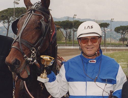 Il trotto piange Luciano Turi: se ne va il “toscanaccio” dal tocco magico in pista e  l’ironia contagiosa fuori.